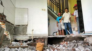 Tanah Ambles di Gresik Membuat Lima Rumah Rusak