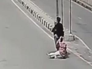 Detik-detik Wanita Lawan Begal: Gelantungan di Motor hingga Terseret Detik-detik Wanita Lawan Begal: Gelantungan di Motor hingga Terseret