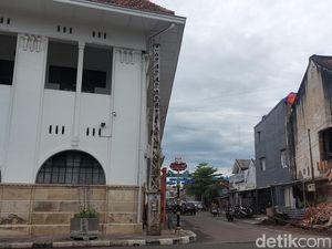 Kilas Balik Tiang Telepon Engkol Zaman Hindia Belanda di Cirebon Kilas Balik Tiang Telepon Engkol Zaman Hindia Belanda di Cirebon
