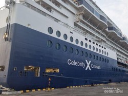 Melihat Kapal Pesiar Raksasa Sandar di Pelabuhan Tanjung Benoa