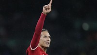 Virgil van Dijk jadi pemain Liga Inggris pertama yang catatkan 100 lebih menangi duel, sapuan, duel udara, dan recovery (situasi saat seorang pemain bisa menguasai bola saat keadaan bola bebas) di seluruh kompetisi (AP)