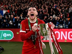 Bayern Incar Robertson untuk Gantikan Alphonso Davies