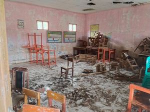 10 Rumah dan SD di Pelosok KBB Rusak Akibat Pergeseran Tanah 10 Rumah dan SD di Pelosok KBB Rusak Akibat Pergeseran Tanah