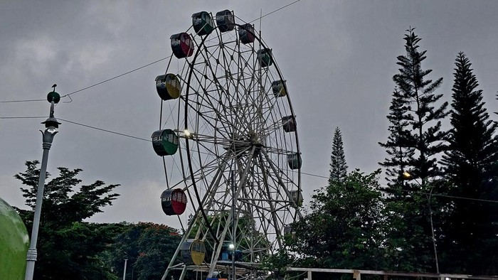 Bianglala Alun-Alun Kota Batu akan Diganti Bianglala baru Alun-alun Batu