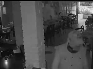 Asmara Pria Rusia Kandas, Mengamuk Bawa Kapak ke Restoran Kemudian Asmara Pria Rusia Kandas, Mengamuk Bawa Kapak ke Restoran Kemudian