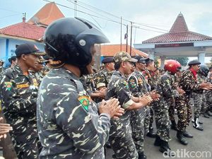 Banser Desak Pj Bupati Pasuruan Minta Maaf Buntut Wajah Gus Irsyad Dicoret Banser Desak Pj Bupati Pasuruan Minta Maaf Buntut Wajah Gus Irsyad Dicoret
