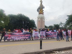 KPK Didesak Usut Tuntas Korupsi di Sidoarjo KPK Didesak Usut Tuntas Korupsi di Sidoarjo