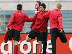 Dong Fangzhuo dibeli Manchester United dari DL Shide di tahun 2004. Karena perihal administrasi alias izin visa, dirinya baru bisa bergabung di tahun 2007, yang mana dipinjamkan dulu ke Royal Antwerp (AP)