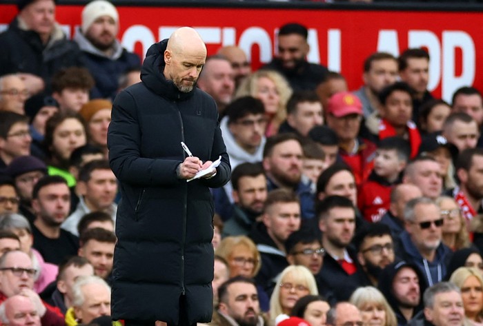 Erik ten Hag Soccer Football - Premier League - Manchester United v Fulham - Old Trafford, Manchester, Britain - February 24, 2024 Manchester United manager Erik ten Hag writes in a notepad during the match REUTERS/Carl Recine NO USE WITH UNAUTHORIZED AUDIO, VIDEO, DATA, FIXTURE LISTS, CLUB/LEAGUE LOGOS OR 'LIVE' SERVICES. ONLINE IN-MATCH USE LIMITED TO 45 IMAGES, NO VIDEO EMULATION. NO USE IN BETTING, GAMES OR SINGLE CLUB/LEAGUE/PLAYER PUBLICATIONS.