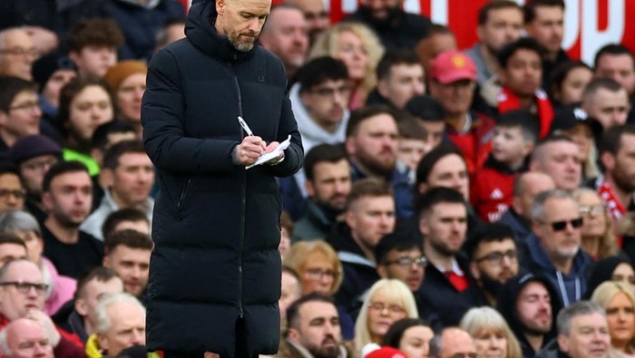 Soccer Football - Premier League - Manchester United v Fulham - Old Trafford, Manchester, Britain - February 24, 2024 Manchester United manager Erik ten Hag writes in a notepad during the match REUTERS/Carl Recine NO USE WITH UNAUTHORIZED AUDIO, VIDEO, DATA, FIXTURE LISTS, CLUB/LEAGUE LOGOS OR LIVE SERVICES. ONLINE IN-MATCH USE LIMITED TO 45 IMAGES, NO VIDEO EMULATION. NO USE IN BETTING, GAMES OR SINGLE CLUB/LEAGUE/PLAYER PUBLICATIONS.