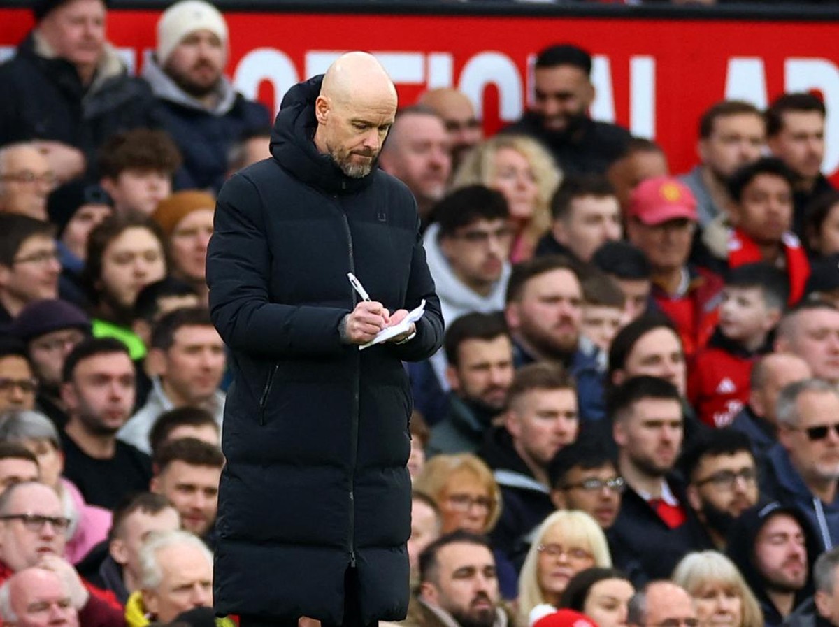 Erik ten Hag percaya Sir Jim Ratcliffe mendukungnya (REUTERS/CARL RECINE)