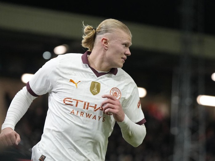 Manchester City's Erling Haaland celebrates after scoring his side's third goal during the FA Cup 5th round soccer match between Luton Town and Manchester City at the Kenilworth Road Stadium in Luton, England, Tuesday, Feb. 27, 2024. (AP Photo/Alastair Grant)