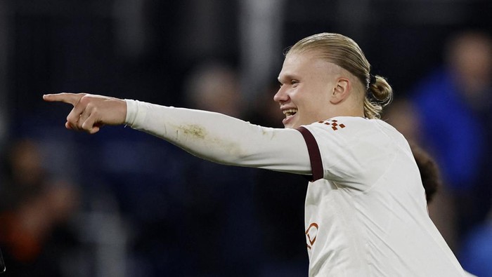 Soccer Football - FA Cup - Fifth Round - Luton Town v Manchester City - Kenilworth Road, Luton, Britain - February 27, 2024 Manchester Citys Erling Braut Haaland celebrates after the match Action Images via Reuters/Peter Cziborra