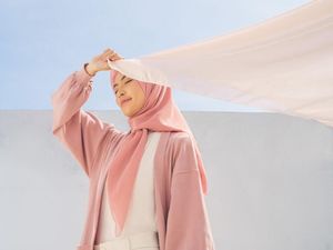 3 Cara Mencuci dan Menyimpan Hijab Agar Awet, Tidak Mudah Rusak 3 Cara Mencuci dan Menyimpan Hijab Agar Awet, Tidak Mudah Rusak