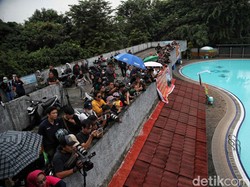 Yudha Arfandi Reka Ulang 69 Adegan Tenggelamkan Dante di Kolam Renang