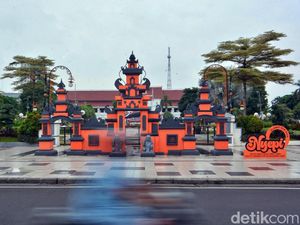 Sambut Hari Nyepi 2024, Pemkot Surabaya Pasang Dekorasi Gapura