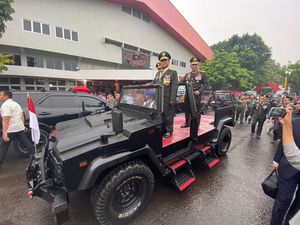 Naik Rantis Bareng Panglima-Kapolri, Prabowo Cek Alutsista di Mabes TNI