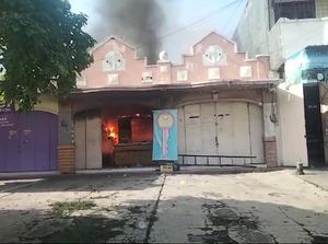 Api Lahap Toko Kunci di Kadipiro Solo, Seekor Anjing Terpanggang Api Lahap Toko Kunci di Kadipiro Solo, Seekor Anjing Terpanggang