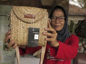 Kreatif, Pelepah Pisang Disulap Jadi Tas Cantik Kreatif, Pelepah Pisang Disulap Jadi Tas Cantik