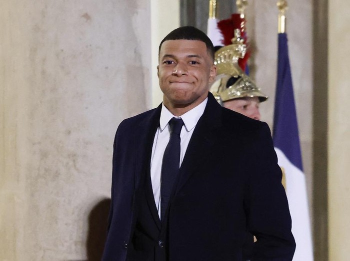 Paris Saint-Germain's French forward Kylian Mbappe arrives at the Elysee Palace, in Paris on February 27, 2024. (Photo by Ludovic MARIN / AFP)