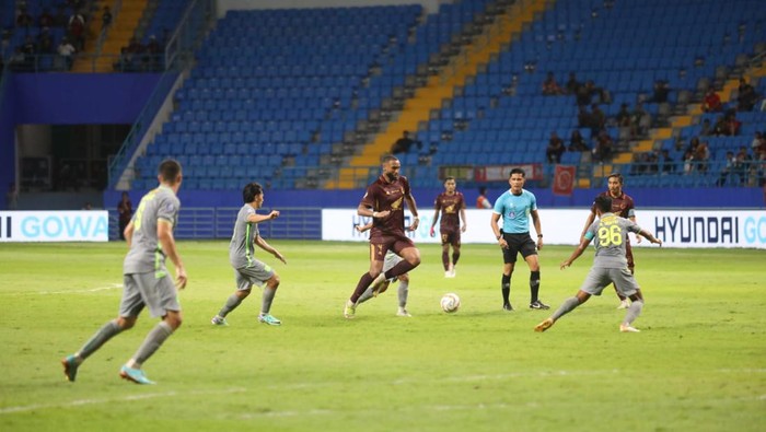 Laga PSM Makassar vs Persebaya
