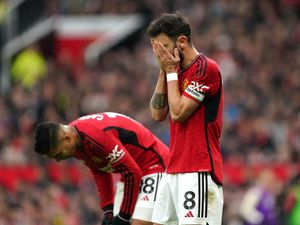 Gary Neville: MU Masih Bisa Finis Empat Besar, tapi...