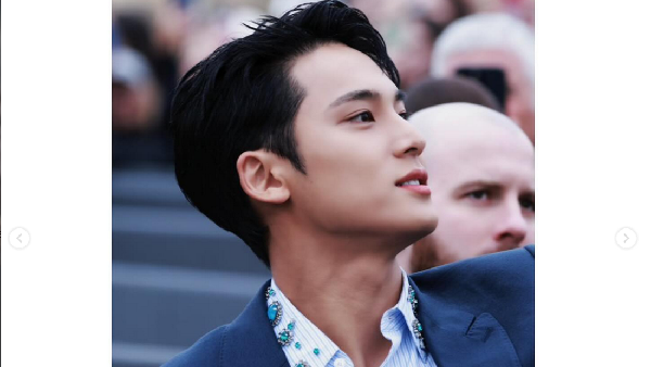 Foto Mingyu Seventeen Debut di Paris Fashion Week, Ganteng Bikin Jatuh Cinta