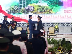 Apa itu Pangkat Jenderal Kehormatan yang Diterima Prabowo Hari Ini?