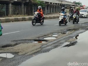Hati-hati Lur! Ada Titik Jalan Pantura Demak Rusak Usai Banjir Hati-hati Lur! Ada Titik Jalan Pantura Demak Rusak Usai Banjir