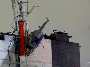 Helikopter Tabrak Gedung, Turis Video Call Perpisahan dengan Ortu