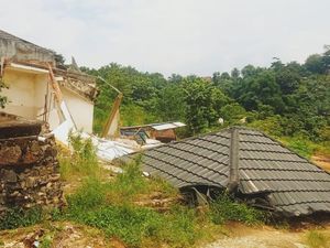15 Rumah Warga di Merangin Ambruk Akibat Longsor, 2 Milik Anggota Polri