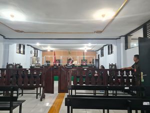 Kampanye Pakai Mobil Dinas, Wakil Ketua DPRD Manggarai Timur Diadili Kampanye Pakai Mobil Dinas, Wakil Ketua DPRD Manggarai Timur Diadili