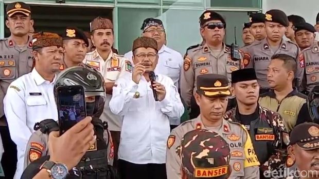 Pj Bupati Pasuruan Andriyanto menemui ratusan Banser yang memprotes pencoretan wajah Gus Irsyad