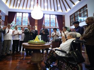 Sosok Sukartini Djojohadikusumo di Syukuran Jenderal TNI (HOR) Prabowo Sosok Sukartini Djojohadikusumo di Syukuran Jenderal TNI (HOR) Prabowo