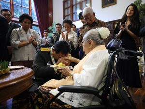 Prabowo Syukuran-Sungkem ke Sukartini Usai Dianugerahi Jenderal Kehormatan