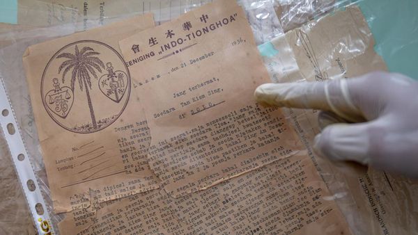 Melihat Proses Preservasi Arsip Perdagangan Batik Lasem