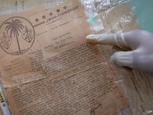 Melihat Proses Preservasi Arsip Perdagangan Batik Lasem