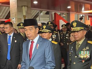 Kelakar Jokowi soal Isu Bakal Gabung Golkar: Saya Tiap Hari Masuk Istana