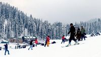 Potret Resor Ski Tertinggi di Dunia dari Asia Telah Dihujani Salju