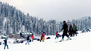 Potret Resor Ski Tertinggi di Dunia dari Asia Telah Dihujani Salju