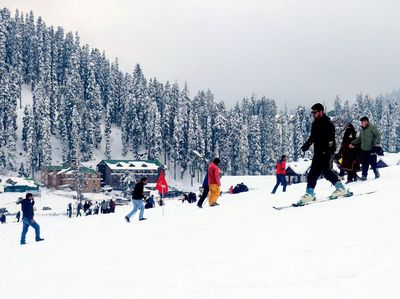 Potret Resor Ski Tertinggi di Dunia dari Asia Telah Dihujani Salju
