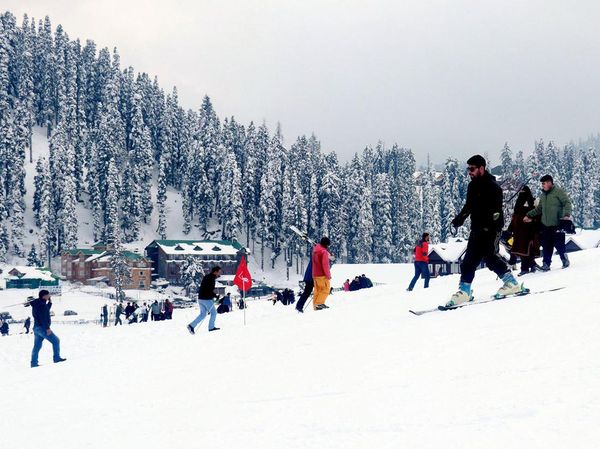Potret Resor Ski Tertinggi di Dunia dari Asia Telah Dihujani Salju