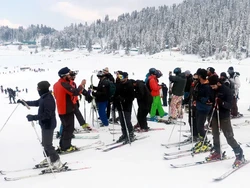Salju Terlambat Datang di Resor Ski Tertinggi di Asia
