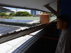 Misi Bertahap Pemprov Jabar Terapkan PLTS Atap di Tiap Sekolah Negeri