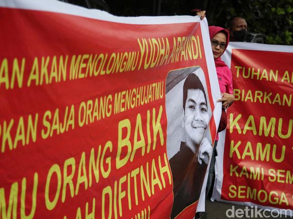 Spanduk Dukungan Yudha Membentang di Lokasi Rekonstruksi