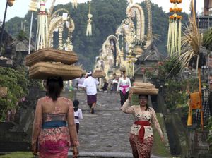 Rangkaian Tradisi Hari Raya Galungan: Tumpek Wariga-Penampahan Rangkaian Tradisi Hari Raya Galungan: Tumpek Wariga-Penampahan