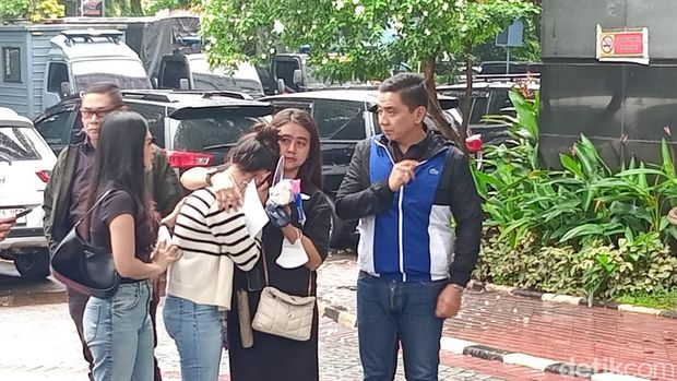 Tamara Tyasmara saat melakukan rekonstruksi.