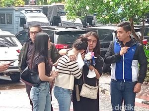 Tangis Tamara Tyasmara Sesuai Ikuti Rekonstruksi Pembunuhan Anaknya