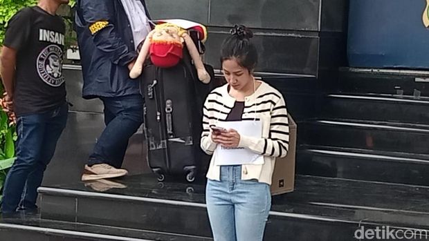 Tamara Tyasmara saat melakukan rekonstruksi.