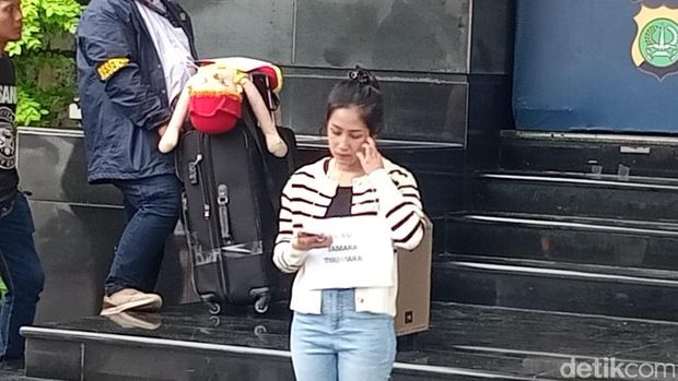 Tamara Tyasmara saat melakukan rekonstruksi.